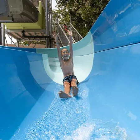ZEcamping 5 étoiles club enfant parc aquatique bat et restaurant 5*