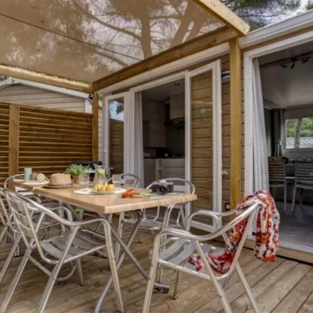 ZEcamping 5 étoiles club enfant parc aquatique bat et restaurant Camping
