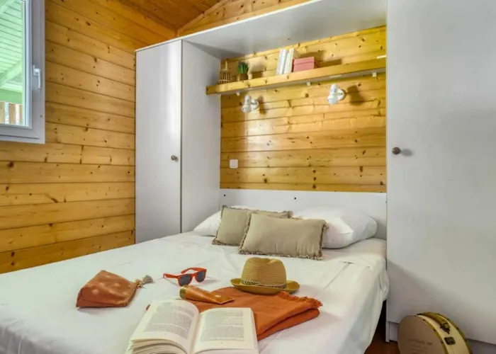 Campsite Zecamping 5 Club Enfant Parc Aquatique Bat Et Restaurant 5*