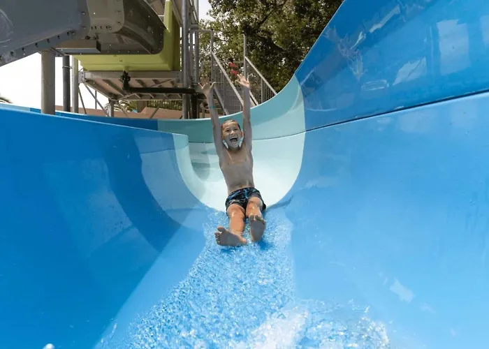 Campsite Zecamping 5 Club Enfant Parc Aquatique Bat Et Restaurant
