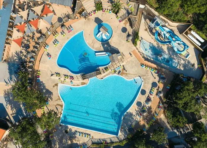 Campsite Zecamping 5 Club Enfant Parc Aquatique Bat Et Restaurant